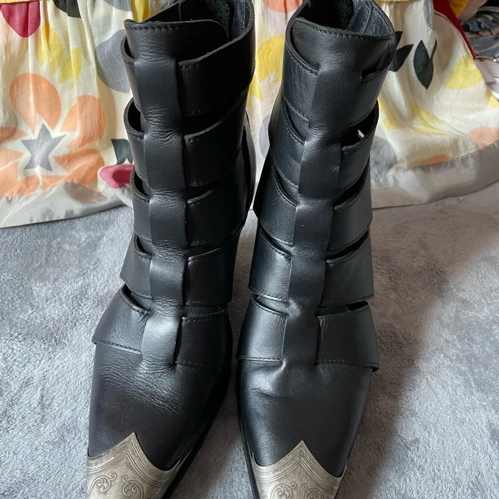 71/2 Free people ,Elegant Black Leather Women's Boots - Picture 9 of 17